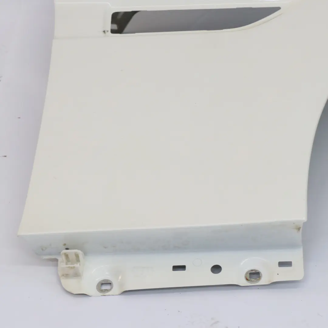 Pannello parafango anteriore destro Diamond White - 799 per Mercedes R172 con numero di parte A1728800207 Mercedes R172 Pannello parafango anteriore destro Diamond White - 799 - SKU A1728800207-DWM - Numero di parte A1728800207