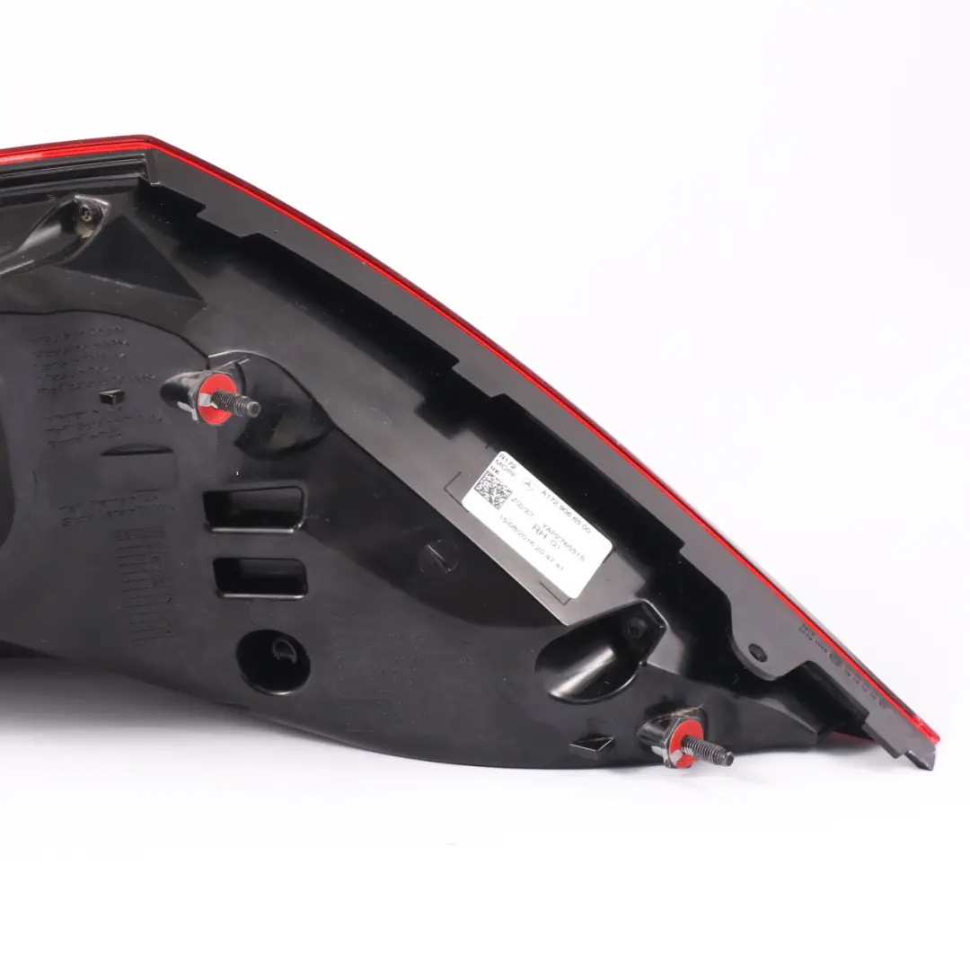 Feu arrière droit pour Mercedes SLK R172 à propos du numéro de pièce A1729066500 Mercedes SLK R172 Feu arrière droit - SKU A1729066500 - Numéro de pièce A1729066500