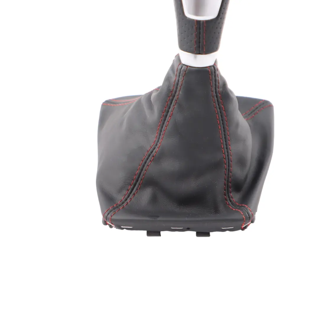 Pomello del cambio Mercedes C117 Boot nero con accenti rosso fuoco 6 velocità per con numero di parte A1763641810 Pomello del cambio Mercedes C117 Boot nero con accenti rosso fuoco 6 velocità - SKU A1763641810 - Numero di parte A1763641810