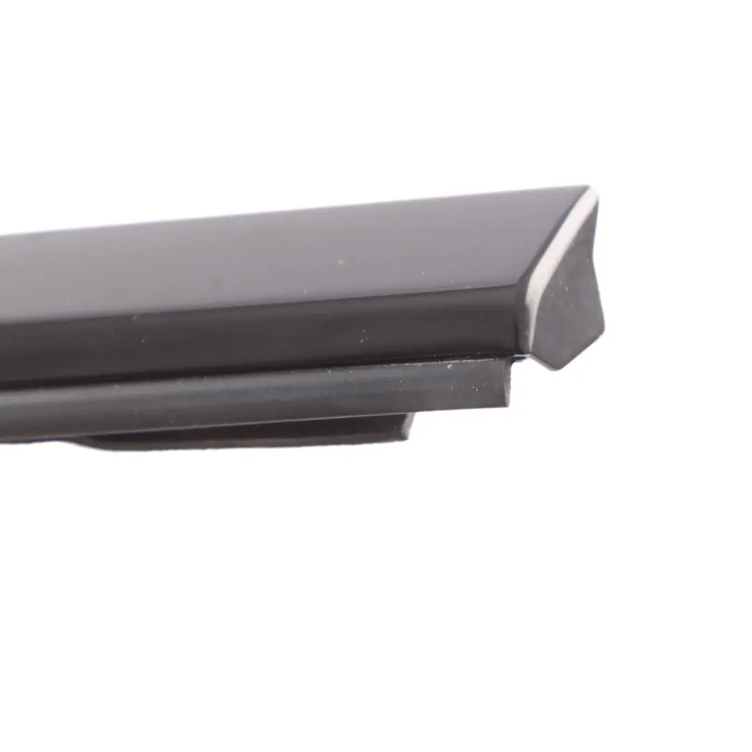 Guarnizione Finestra Posteriore Sinistra Weatherstrip per Mercedes W176 con numero di parte A1767350382 Mercedes W176 Guarnizione Finestra Posteriore Sinistra Weatherstrip - SKU A1767350382 - Numero di parte A1767350382