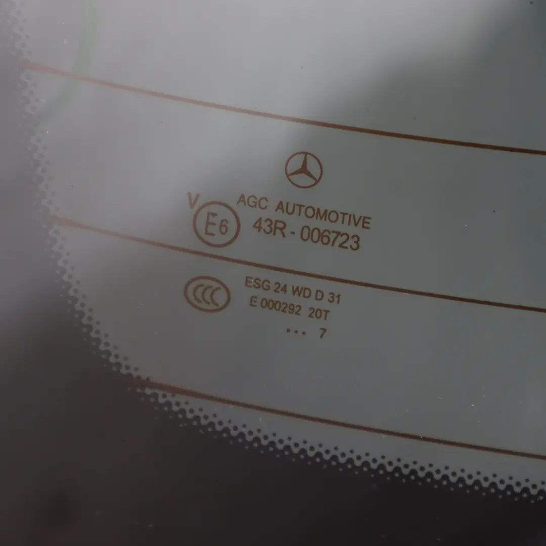 Szyba Tylna Klapy Bagażnika do Mercedes W176 o numerze A1767402400 Mercedes W176 Szyba Tylna Klapy Bagażnika - SKU A1767402400 - Numer Części A1767402400