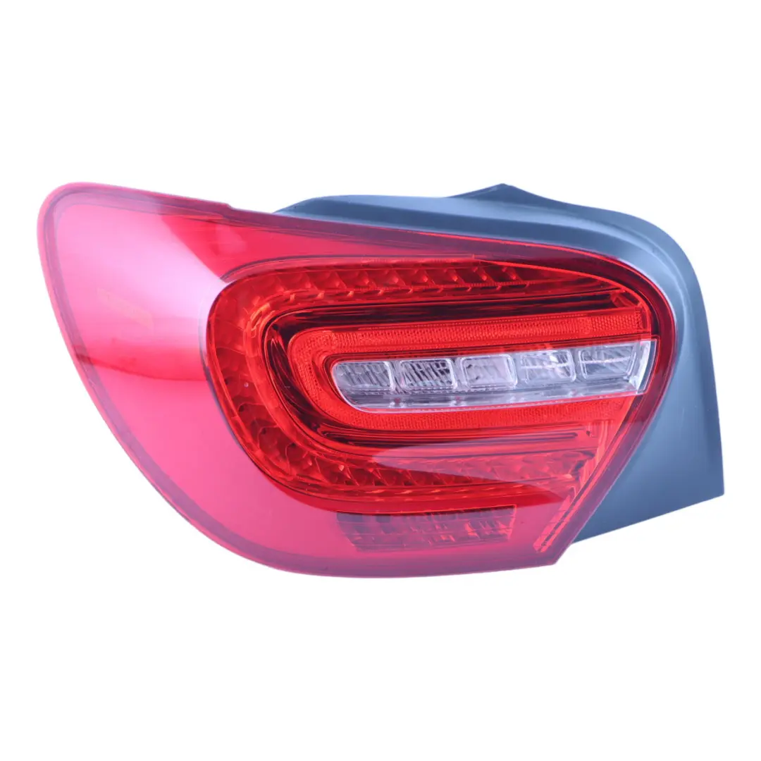 Fanale posteriore Mercedes W176 Fanale sinistro Pannello laterale per con numero di parte A1769060300 Fanale posteriore Mercedes W176 Fanale sinistro Pannello laterale - SKU A1769060300 - Numero di parte A1769060300