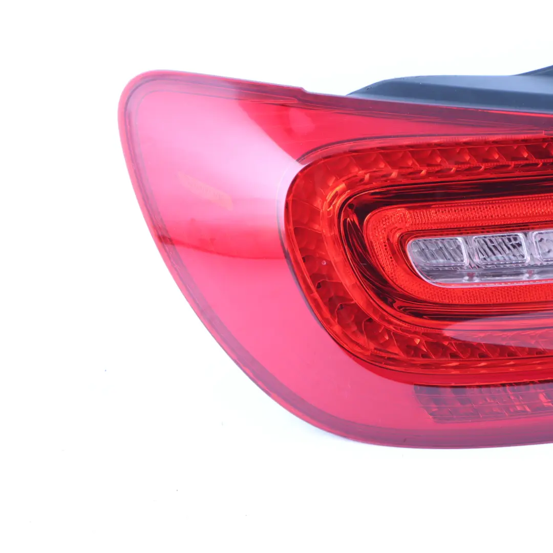 Lampa Tylna Lewa Światło Panelu Bocznego do Mercedes W176 o numerze A1769060300 Mercedes W176 Lampa Tylna Lewa Światło Panelu Bocznego - SKU A1769060300 - Numer Części A1769060300