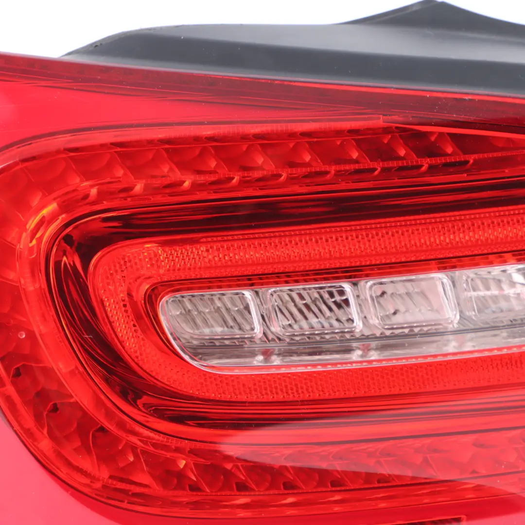 Lampa Tylna Lewa Światło Panelu Bocznego do Mercedes W176 o numerze A1769060300 Mercedes W176 Lampa Tylna Lewa Światło Panelu Bocznego - SKU A1769060300 - Numer Części A1769060300