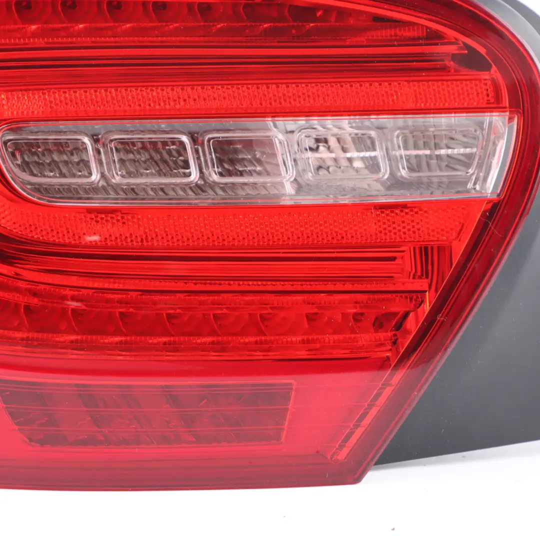 Feu arrière Mercedes W176 Feu arrière gauche Panneau latéral pour à propos du numéro de pièce A1769060300 Feu arrière Mercedes W176 Feu arrière gauche Panneau latéral - SKU A1769060300 - Numéro de pièce A1769060300