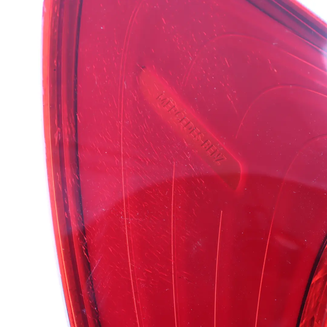  Feu arrière Mercedes W176 Feu arrière gauche Panneau latéral - SKU A1769060300 - Numéro de pièce A1769060300