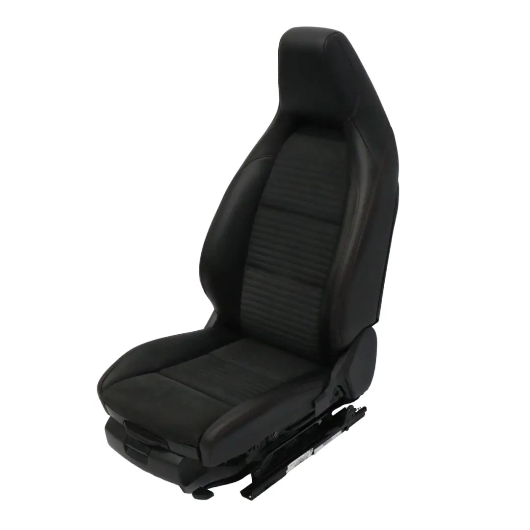 Fotel Prawy Przód Sport Materiał Skóra Czarny Czerwone Nici do Mercedes W176 o numerze A1769106407 Mercedes W176 Fotel Prawy Przód Sport Materiał Skóra Czarny Czerwone Nici - SKU A1769106407-2 - Numer Części A1769106407