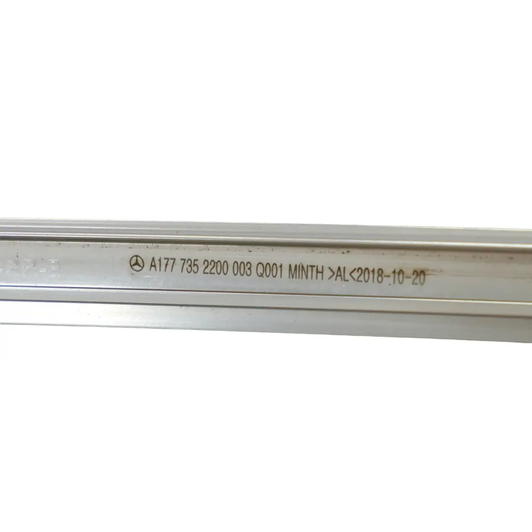 Embellecedor de ventana de puerta moldura derecha para Mercedes W177 con número de pieza A1777352200 Mercedes W177 Embellecedor de ventana de puerta moldura derecha - SKU A1777352200 - Número de pieza A1777352200