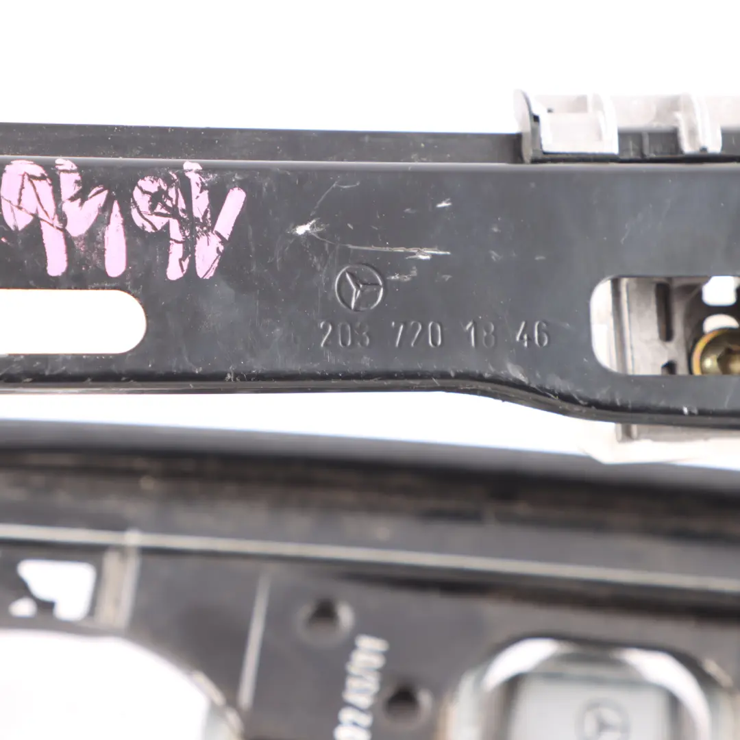 Mercedes-Benz CLC CL203 Porte avant Droite Leve-vitre electrique pour à propos du numéro de pièce A2037201646 Mercedes-Benz CLC CL203 Porte avant Droite Leve-vitre electrique - SKU A2037201646 - Numéro de pièce A2037201646