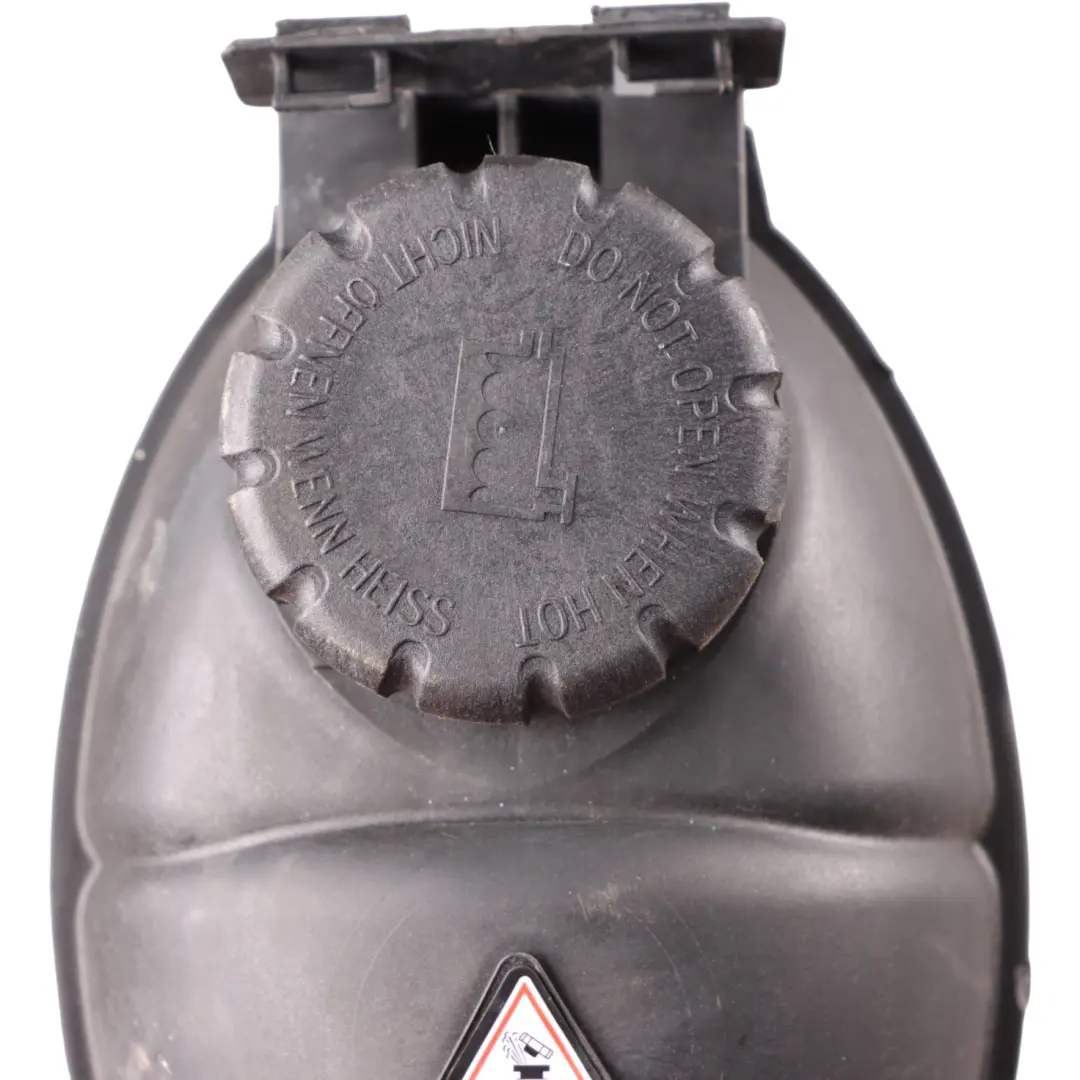 Réservoir d'expansion du liquide de refroidissement pour Mercedes W204 à propos du numéro de pièce A2045000749 Mercedes W204 Réservoir d'expansion du liquide de refroidissement - SKU A2045000749 - Numéro de pièce A2045000749