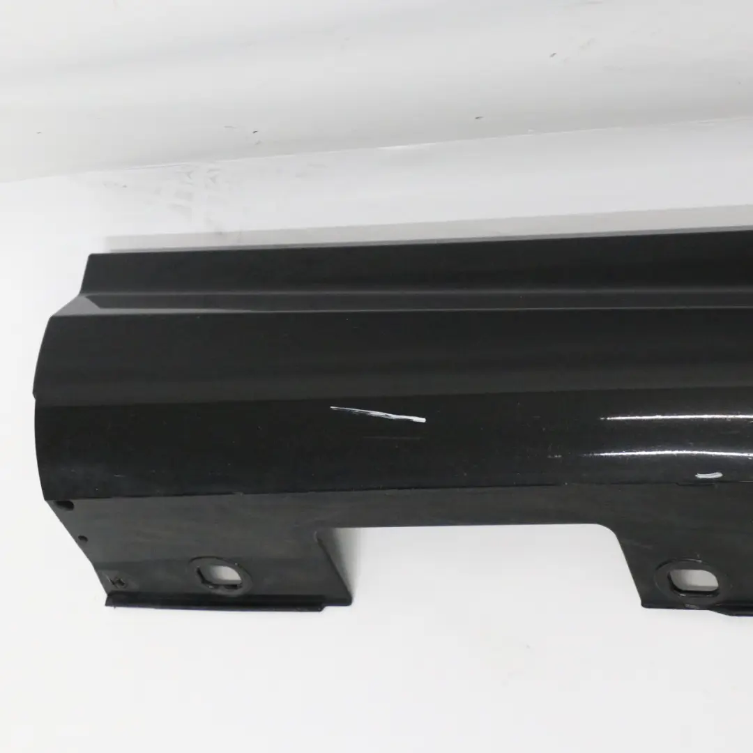 Faldón lateral Tapa umbral puerta derecha Obsidian Black - 197 para Mercedes W204 con número de pieza A2046980454 Mercedes W204 Faldón lateral Tapa umbral puerta derecha Obsidian Black - 197 - SKU A2046980454-OB2 - Número de pieza A2046980454