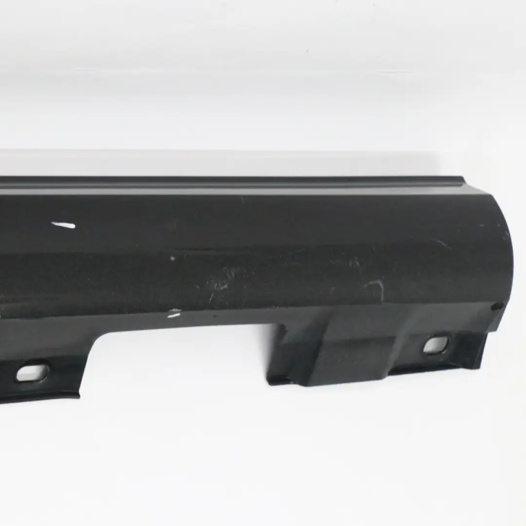 Faldón lateral Tapa umbral puerta derecha Obsidian Black - 197 para Mercedes W204 con número de pieza A2046980454 Mercedes W204 Faldón lateral Tapa umbral puerta derecha Obsidian Black - 197 - SKU A2046980454-OB2 - Número de pieza A2046980454