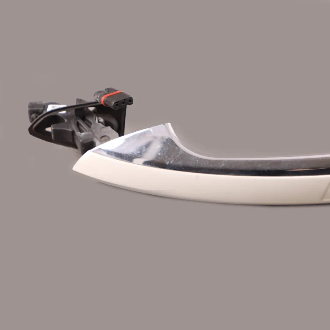 Door Handle Mercedes W176 W204 Front Rear Left N/S Calcite White - 650 to with Part number A2047601370 Door Handle Mercedes W176 W204 Front Rear Left N/S Calcite White - 650 - SKU A2047601370-CW - Part number A2047601370