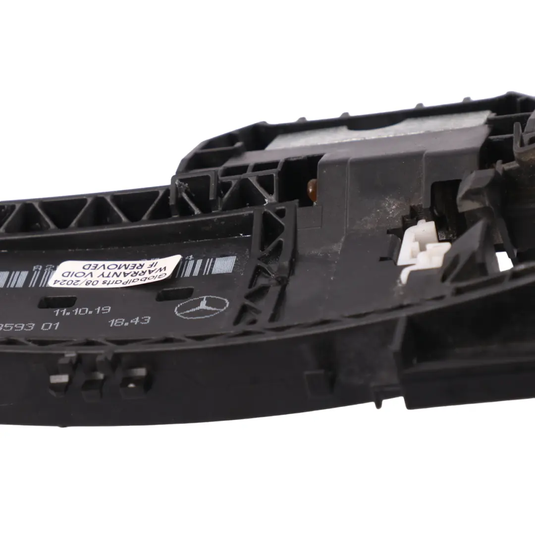 Maniglia porta staffa posteriore destra Keyless Go per Mercedes GLA X156 con numero di parte A2047602734 Mercedes GLA X156 Maniglia porta staffa posteriore destra Keyless Go - SKU A2047602734 - Numero di parte A2047602734