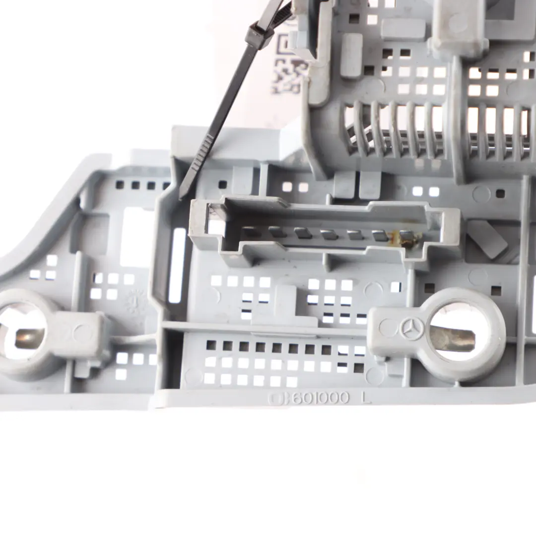 Mercedes W204 C204 Portalámparas Trasero Izquierdo Luz Trasera - SKU A2048202277 - Número de pieza A2048202277