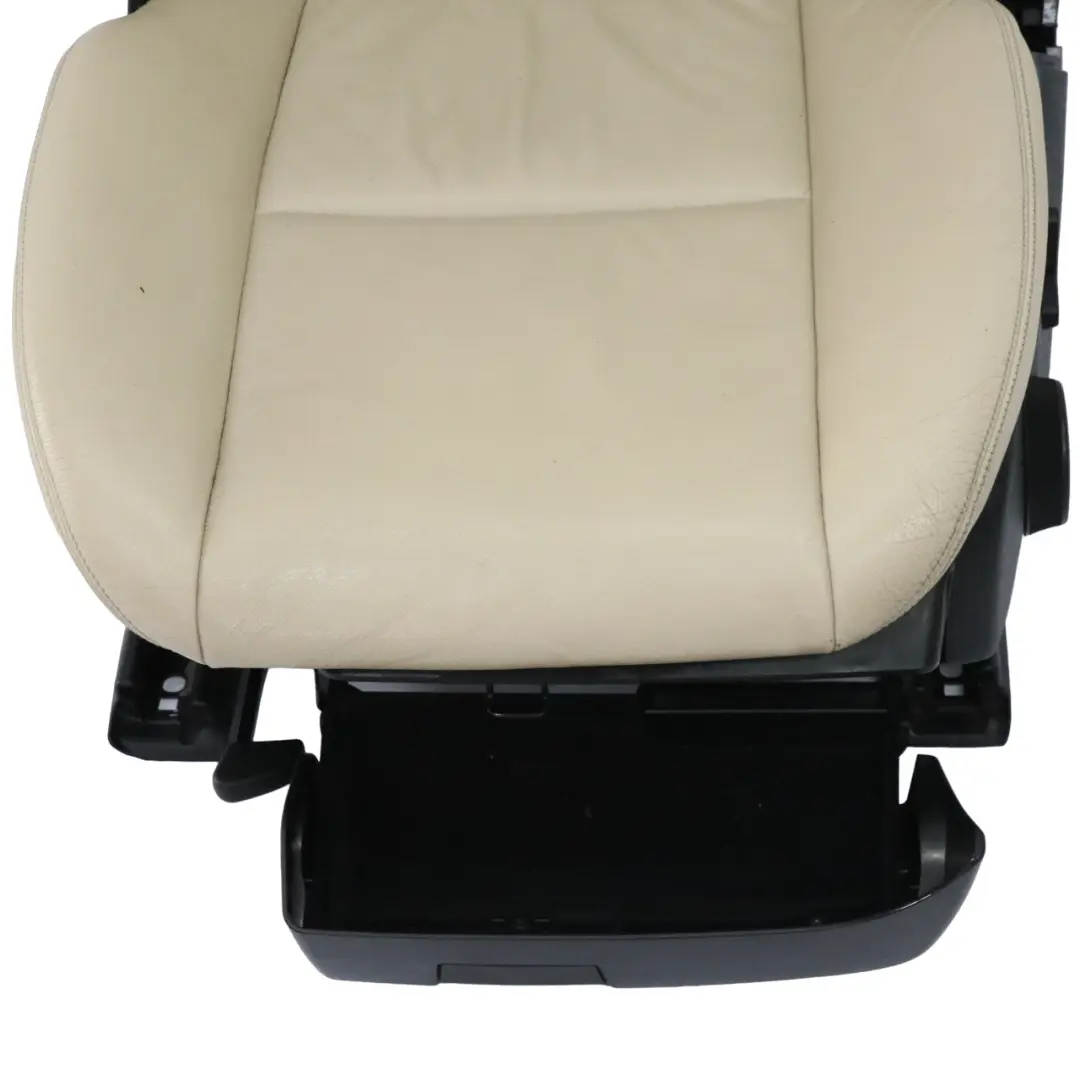 Sedile Anteriore Sportivo Sinistro Interno Pelle Beige per Mercedes W204 con numero di parte A2049104547 Mercedes W204 Sedile Anteriore Sportivo Sinistro Interno Pelle Beige - SKU A2049104547-8 - Numero di parte A2049104547