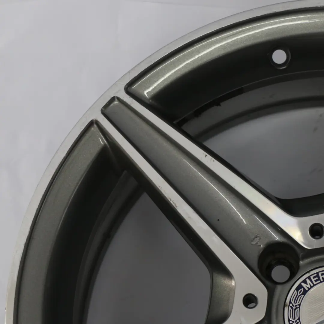 Llanta aleación Mercedes W205 Gris Himalaya AMG de 5 radios 18" 7,5J para con número de pieza A2054011100 Llanta aleación Mercedes W205 Gris Himalaya AMG de 5 radios 18" 7,5J - SKU A2054011100-2 - Número de pieza A2054011100