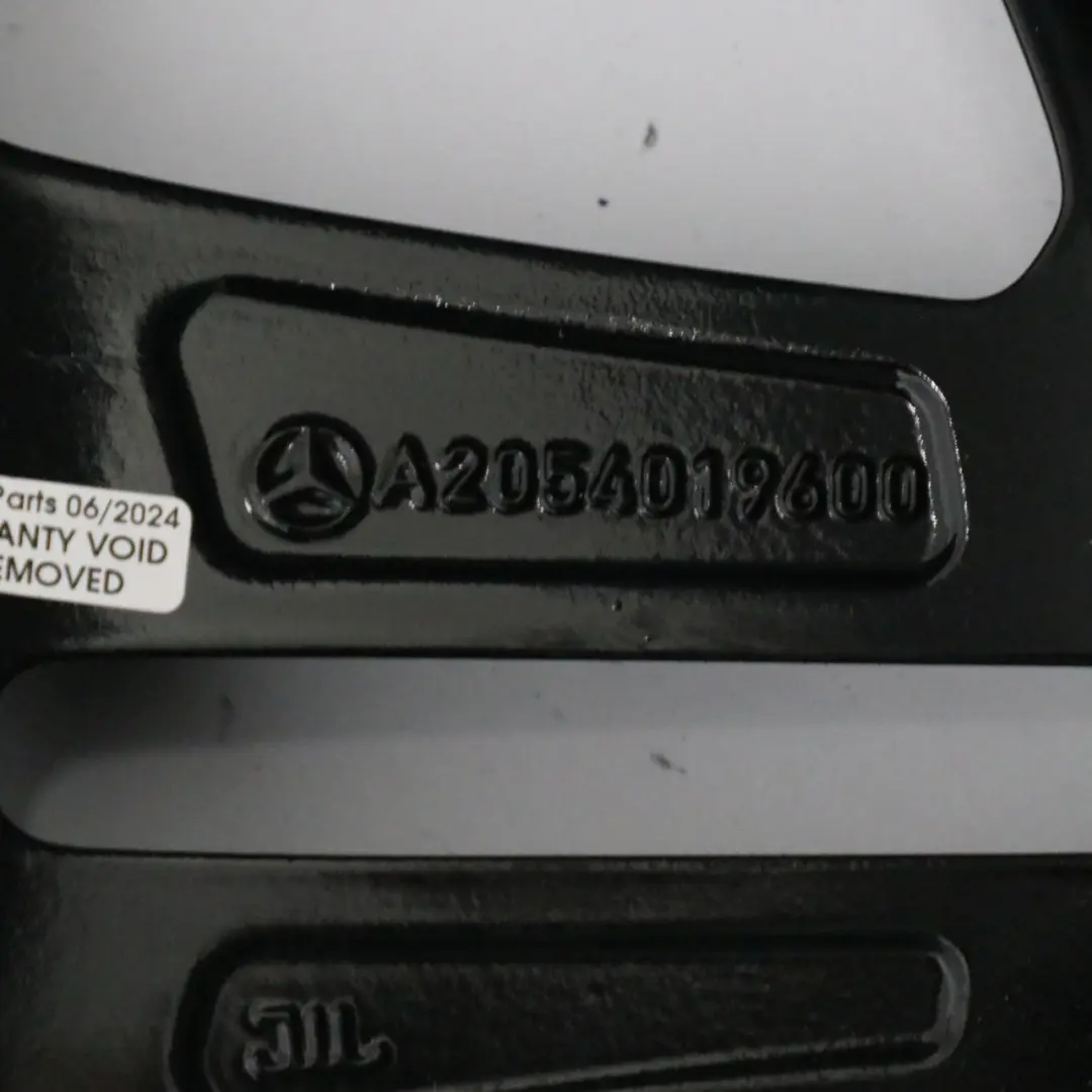 Cerchio posteriore AMG 18" ET:49 8,5J 5 doppie razze per Mercedes W205 con numero di parte A2054019600 Mercedes W205 Cerchio posteriore AMG 18" ET:49 8,5J 5 doppie razze - SKU A2054019600-6 - Numero di parte A2054019600