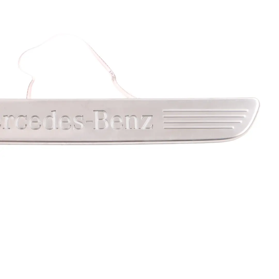 Mercedes W205 Banda de umbral delantera izquierda Placa de entrada - SKU A2056806903 - Número de pieza A2056806903