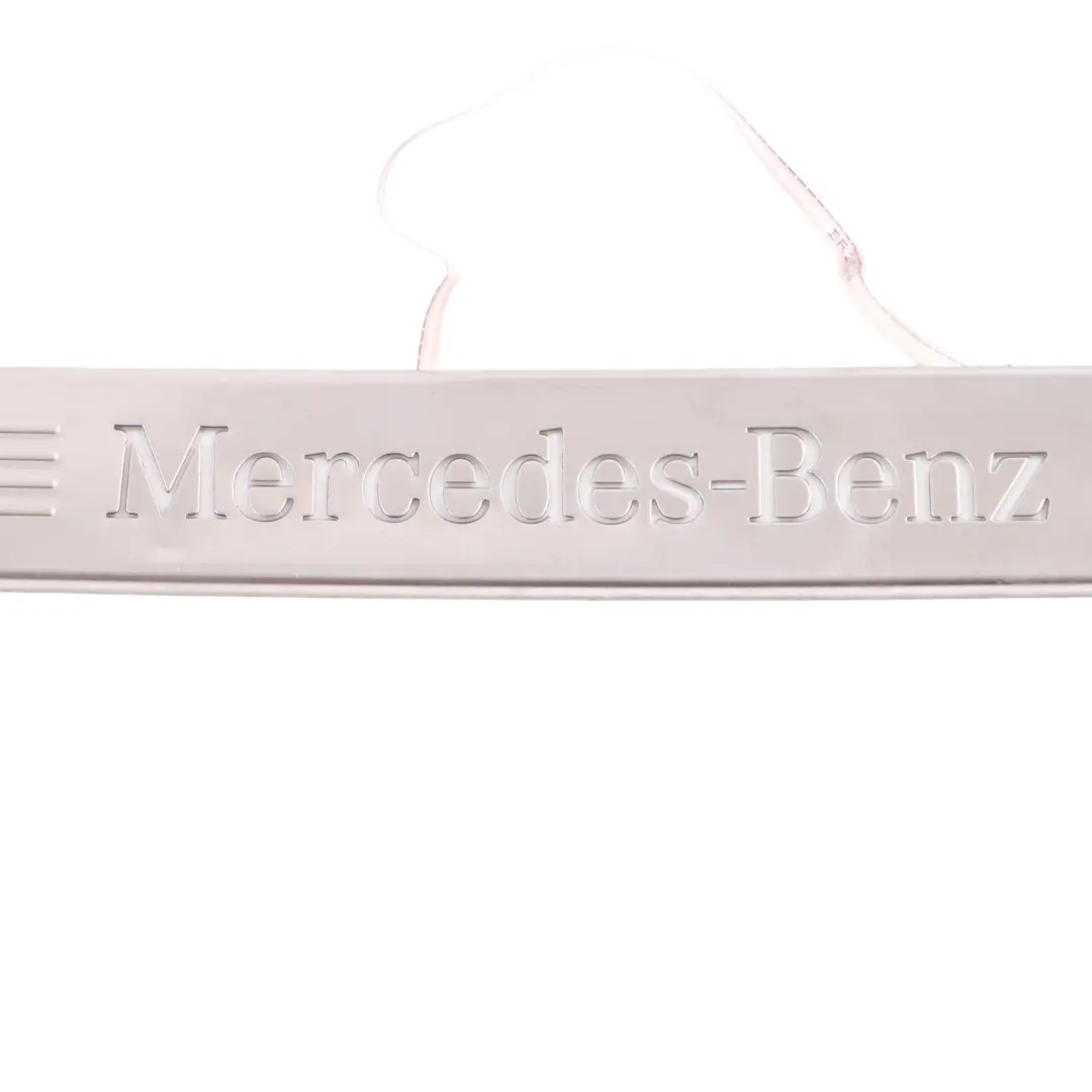 Mercedes W205 Banda de umbral delantera izquierda Placa de entrada - SKU A2056806903 - Número de pieza A2056806903
