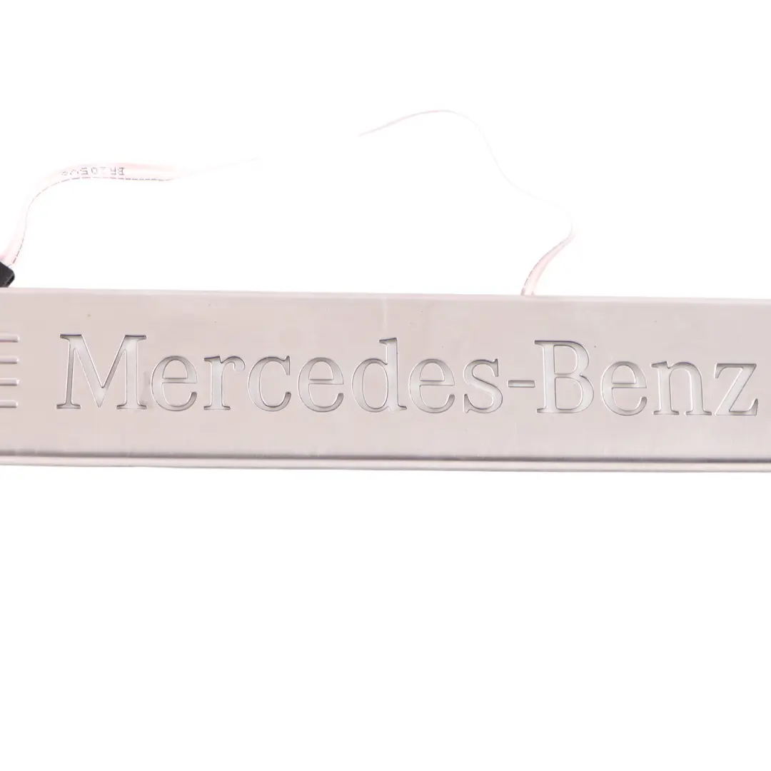 Mercedes W205 Plaque de seuil avant droite - SKU A2056807003 - Numéro de pièce A2056807003
