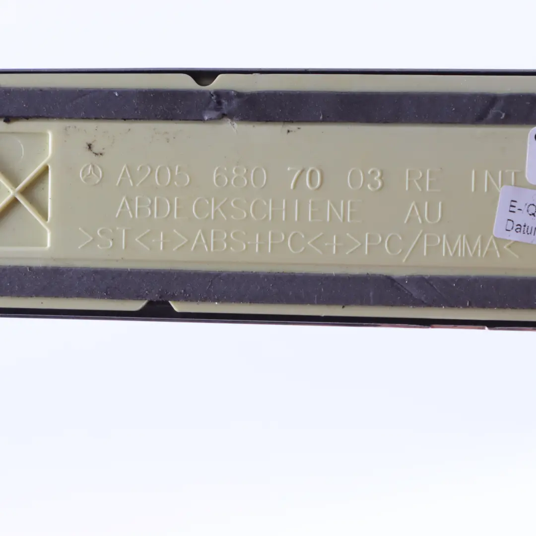 Mercedes W205 Plaque de seuil avant droite - SKU A2056807003 - Numéro de pièce A2056807003