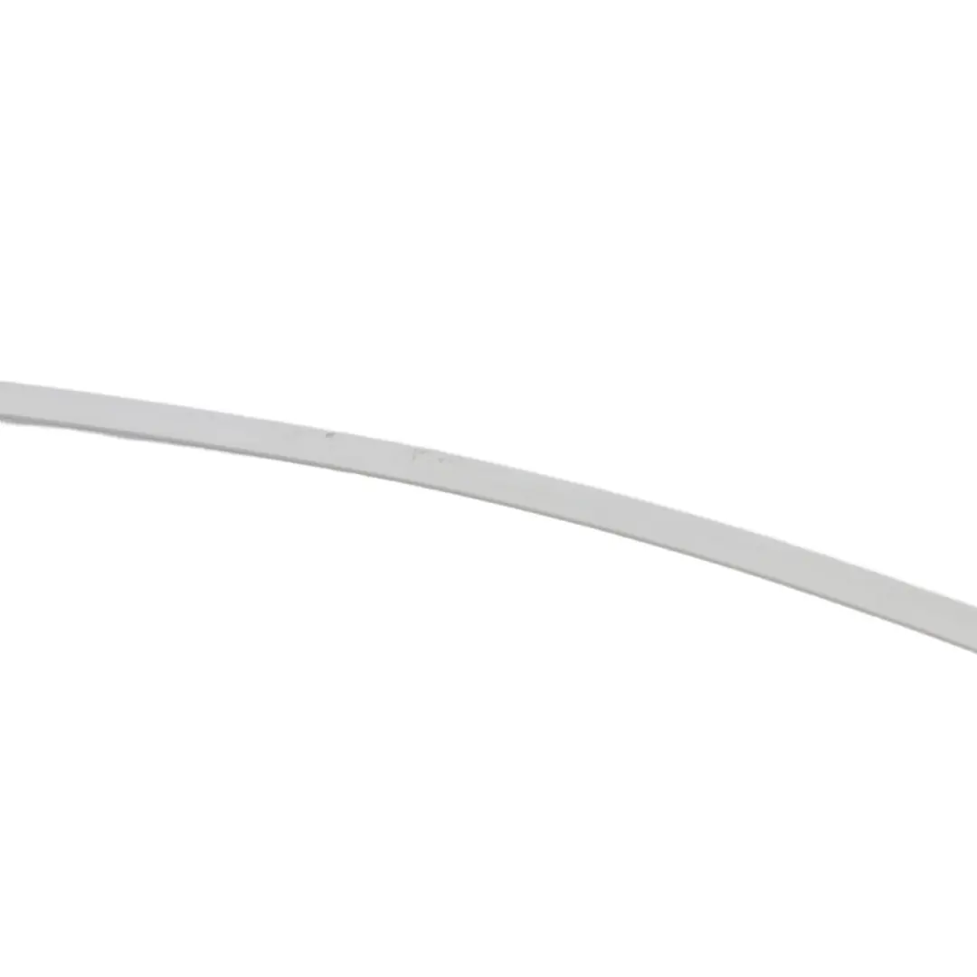 Ventana Puerta Delantera Derecha Embellecedor Moldura Exterior para Mercedes W205 con número de pieza A2056900280 Mercedes W205 Ventana Puerta Delantera Derecha Embellecedor Moldura Exterior - SKU A2056900280 - Número de pieza A2056900280