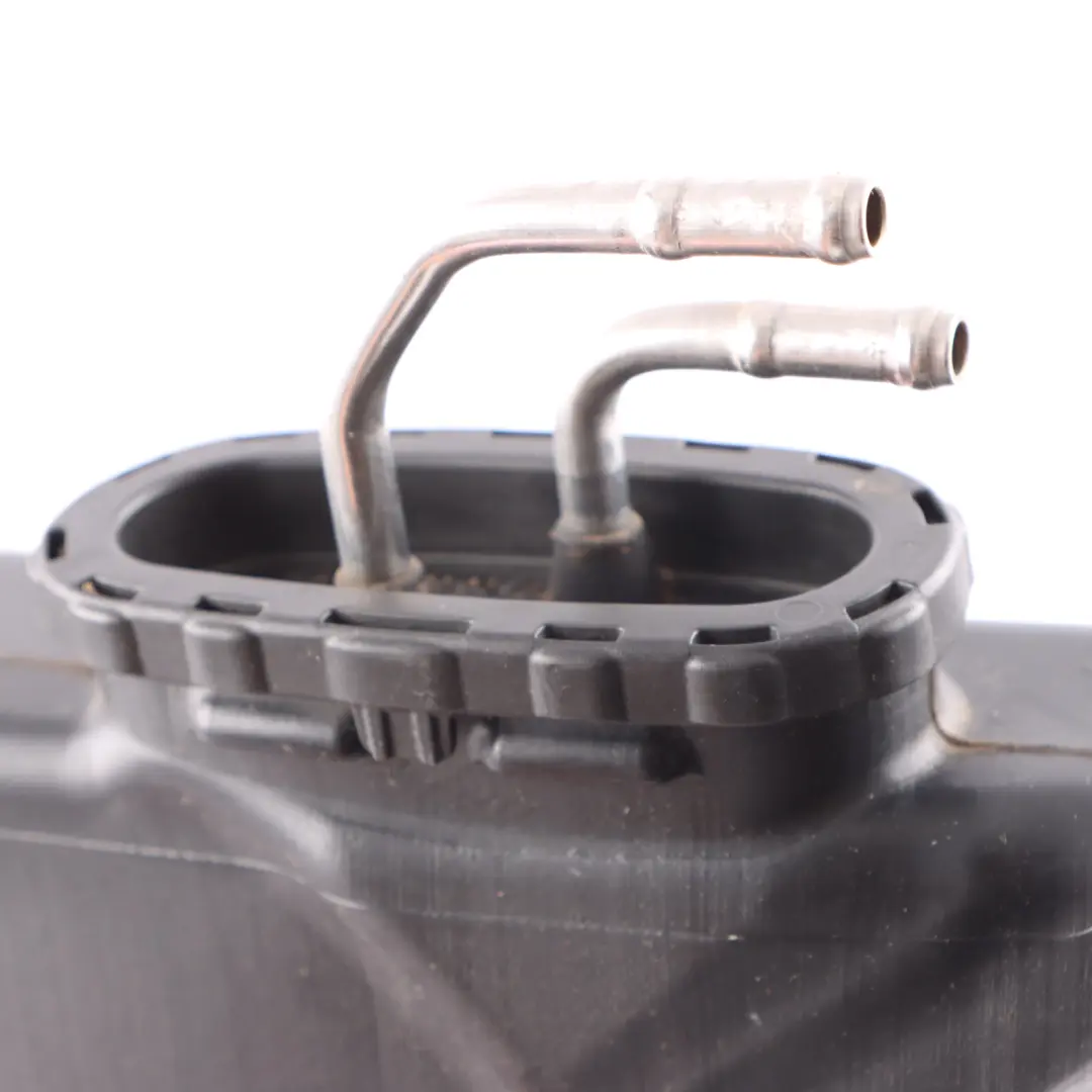 Pompe à liquide lave-glace Réservoir pour Mercedes W205 à propos du numéro de pièce A2058600360 Mercedes W205 Pompe à liquide lave-glace Réservoir - SKU A2058600360 - Numéro de pièce A2058600360