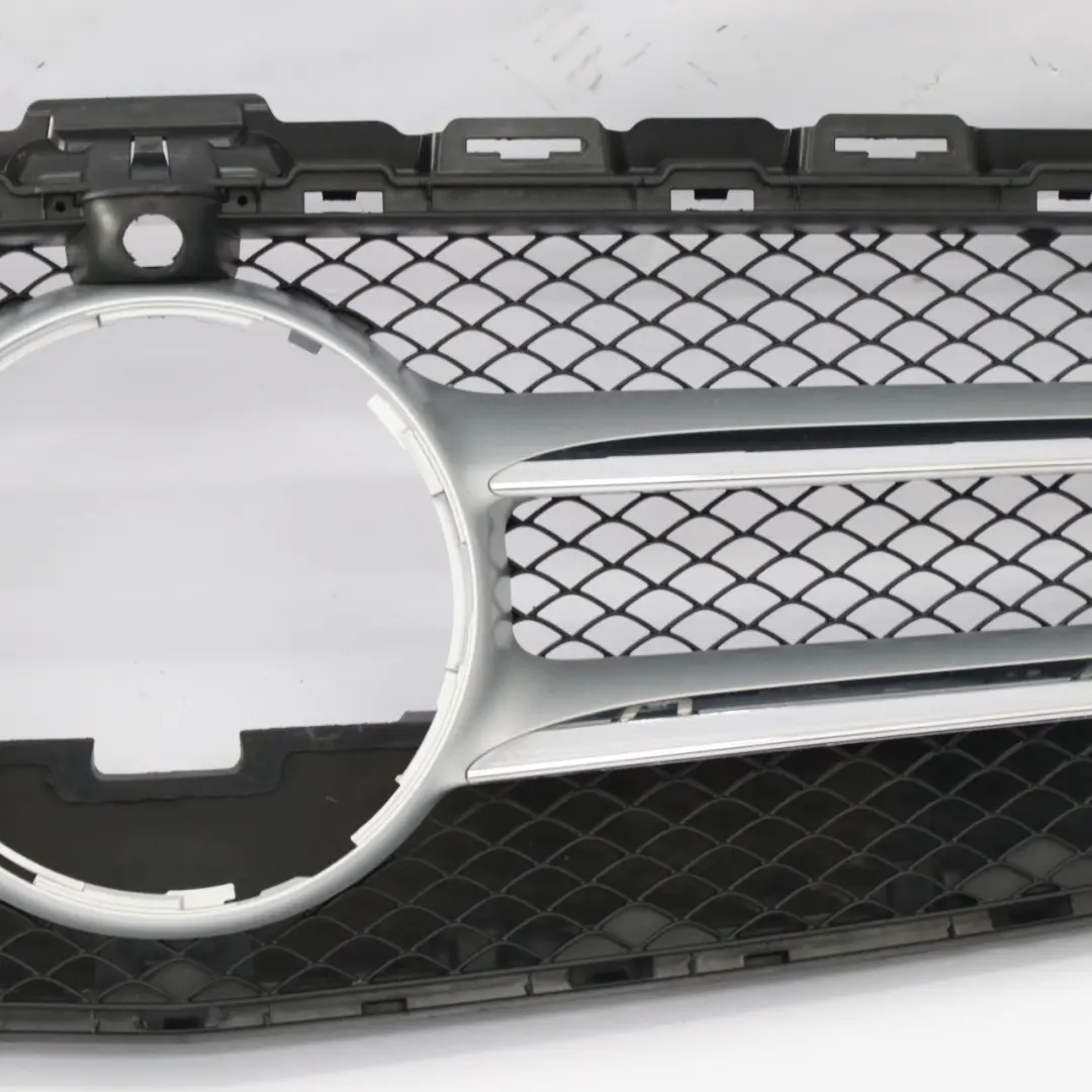 Mercedes W205 Pare-chocs Grille d'habillage Avant Centre Chromé - SKU A2058880023-2 - Numéro de pièce A2058880023