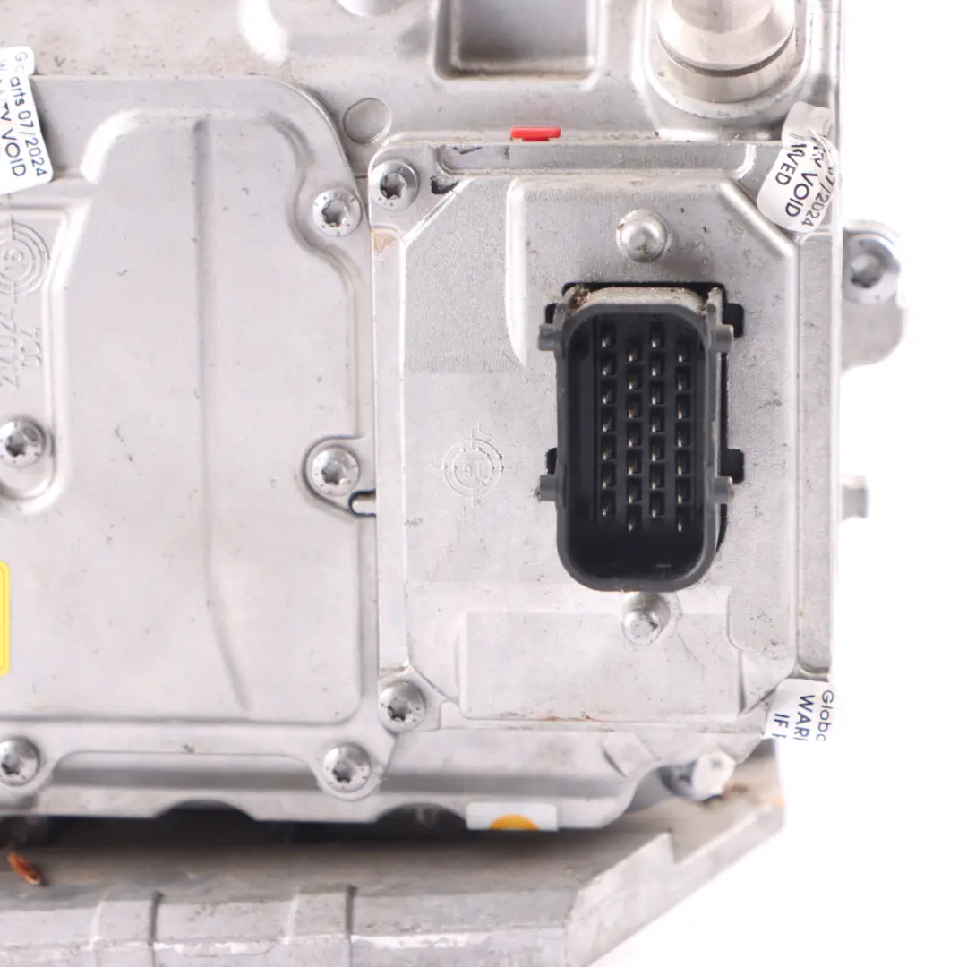 High Voltage Battery Converter Inverter to Mercedes W205 Hybrid with Part number A2059006515 Mercedes W205 Hybrid High Voltage Battery Converter Inverter - SKU A2059006515 - Part number A2059006515