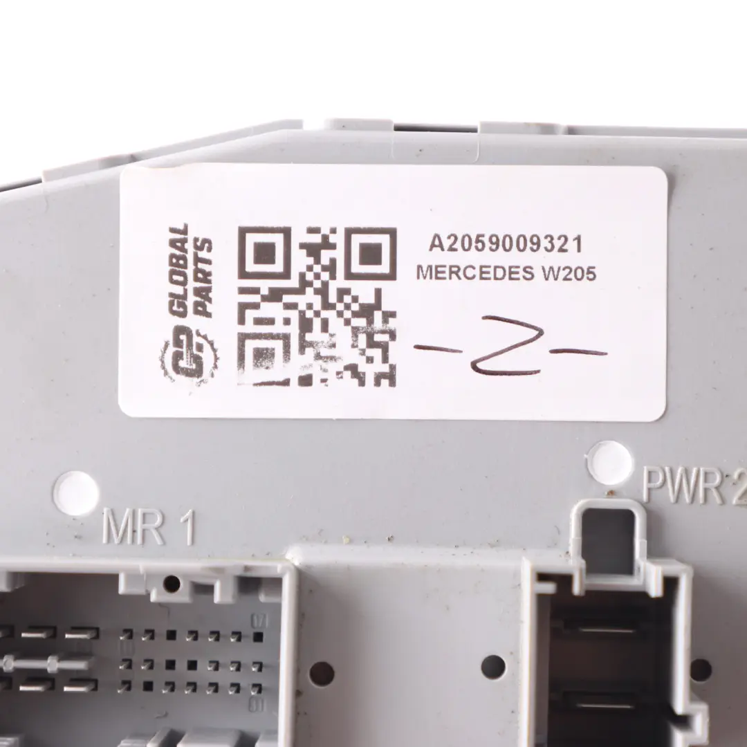 SAM Modul Vorne Karosserie Komfort Steuergerät für Mercedes W205 mit Teilenummer A2059009321 Mercedes W205 SAM Modul Vorne Karosserie Komfort Steuergerät - SKU A2059009321 - Teilenummer A2059009321