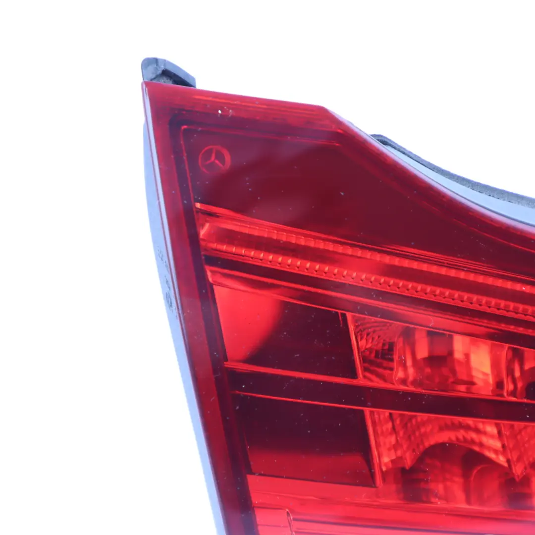 Mercedes S205 Lampa Klapy Bagażnika Lewy Tył - SKU A2059061303 - Numer Części A2059061303