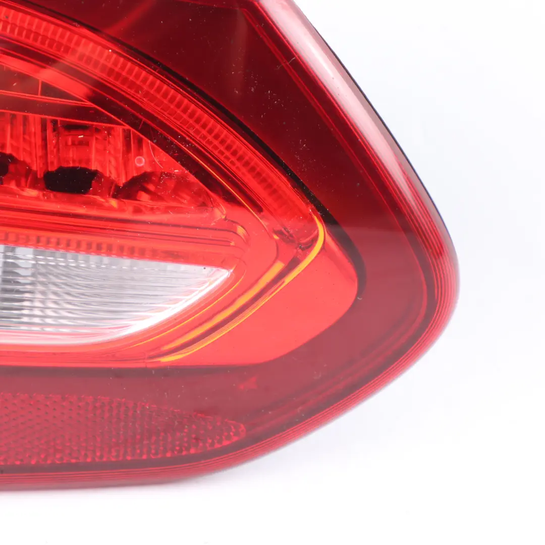 Lampa Klapy Bagażnika Lewy Tył do Mercedes S205 o numerze A2059061303 Mercedes S205 Lampa Klapy Bagażnika Lewy Tył - SKU A2059061303 - Numer Części A2059061303