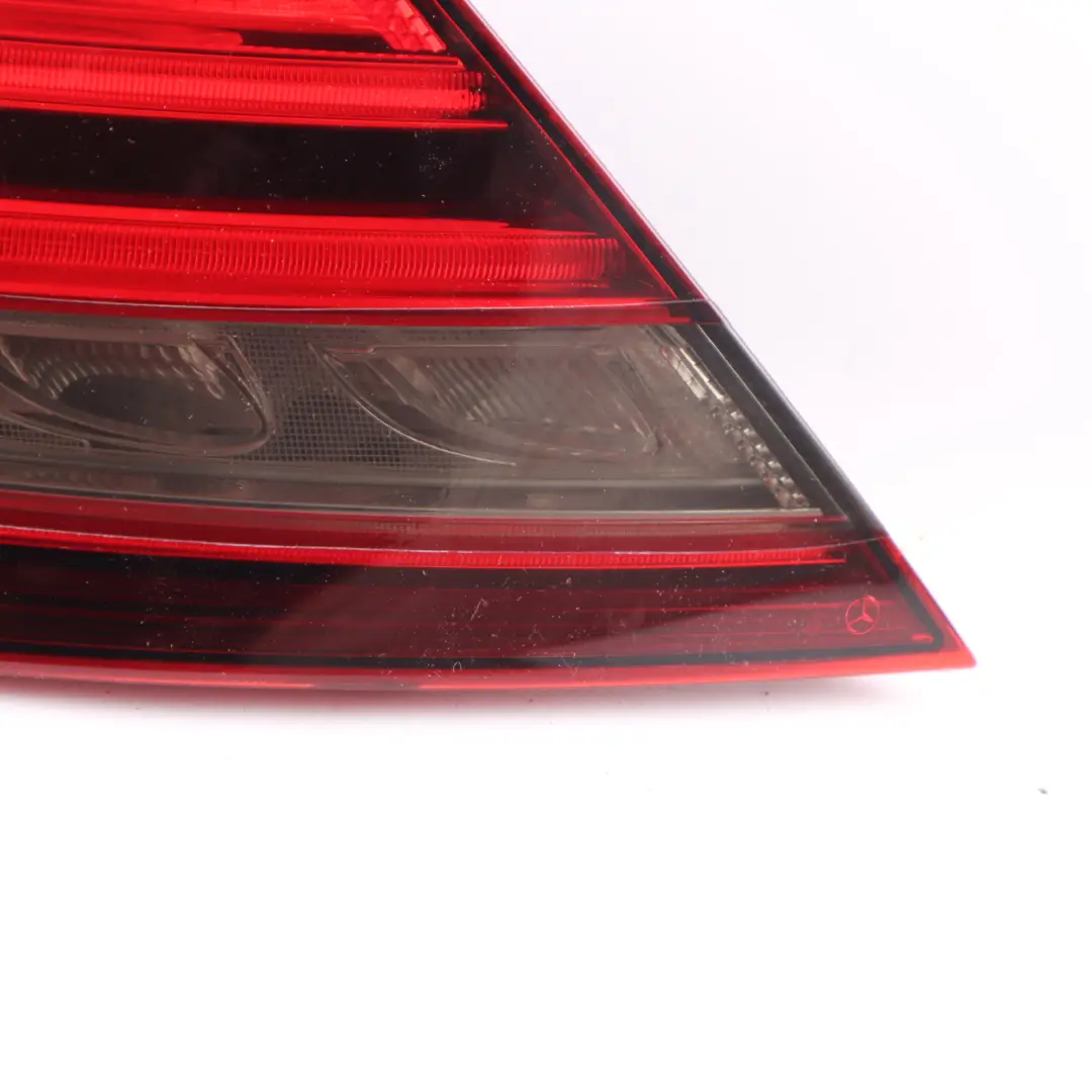 Tylna Lampa Lewa Panelu Bocznego do Mercedes C205 o numerze A2059063105 Mercedes C205 Tylna Lampa Lewa Panelu Bocznego - SKU A2059063105 - Numer Części A2059063105