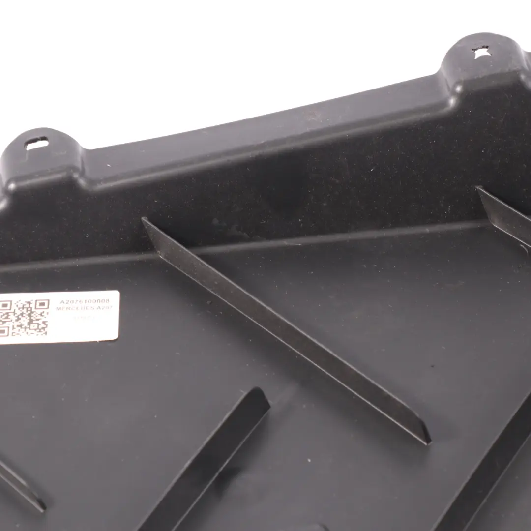Coupé Coperchio marmitta Pannello posteriore destro per Mercedes C207 con numero di parte A2076100008 Mercedes C207 Coupé Coperchio marmitta Pannello posteriore destro - SKU A2076100008 - Numero di parte A2076100008
