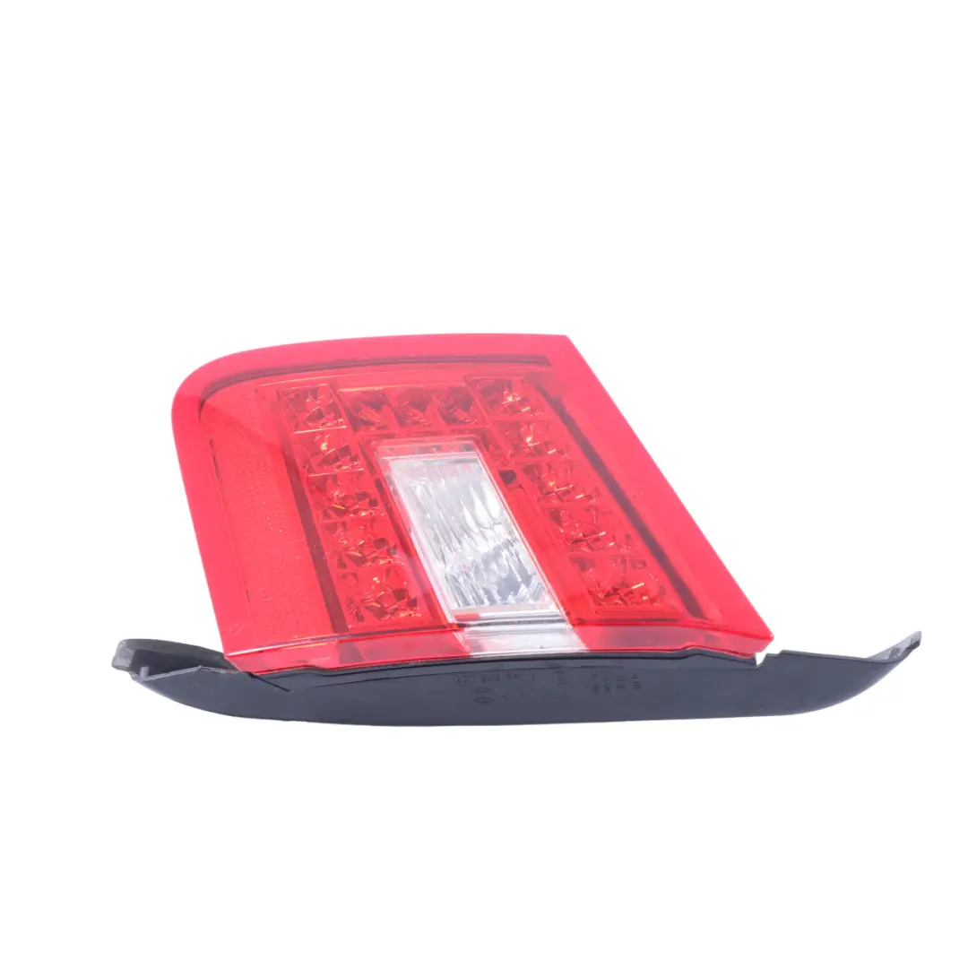 Mercedes C207 Luz Trasera Lado Derecho Tapa Interior Maletero - SKU A2078200464-2 - Número de pieza A2078200464