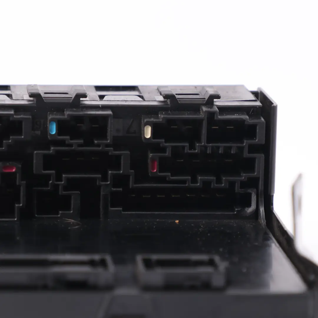 Caja de fusibles SAM Módulo de control Caja de relés para Mercedes A209 con número de pieza A2095451701 Mercedes A209 Caja de fusibles SAM Módulo de control Caja de relés - SKU A2095451701 - Número de pieza A2095451701