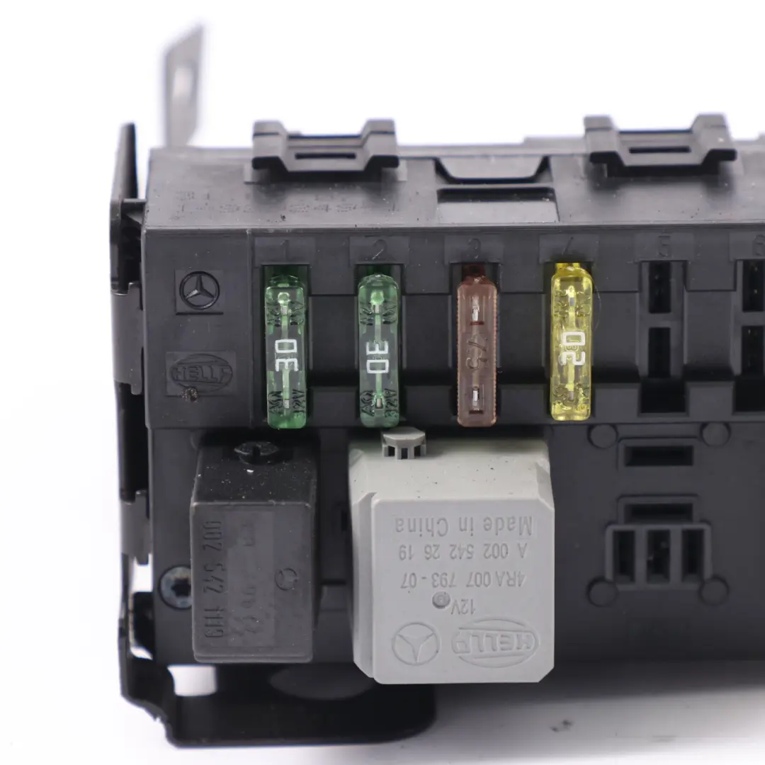 Sicherungskasten SAM Steuermodul Relaisbox für Mercedes A209 mit Teilenummer A2095451701 Mercedes A209 Sicherungskasten SAM Steuermodul Relaisbox - SKU A2095451701 - Teilenummer A2095451701