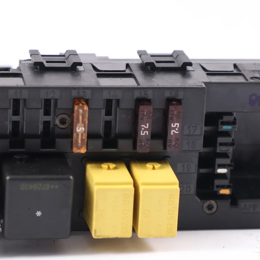 Scatola dei fusibili Modulo di controllo SAM dei relè per Mercedes A209 con numero di parte A2095451701 Mercedes A209 Scatola dei fusibili Modulo di controllo SAM dei relè - SKU A2095451701 - Numero di parte A2095451701