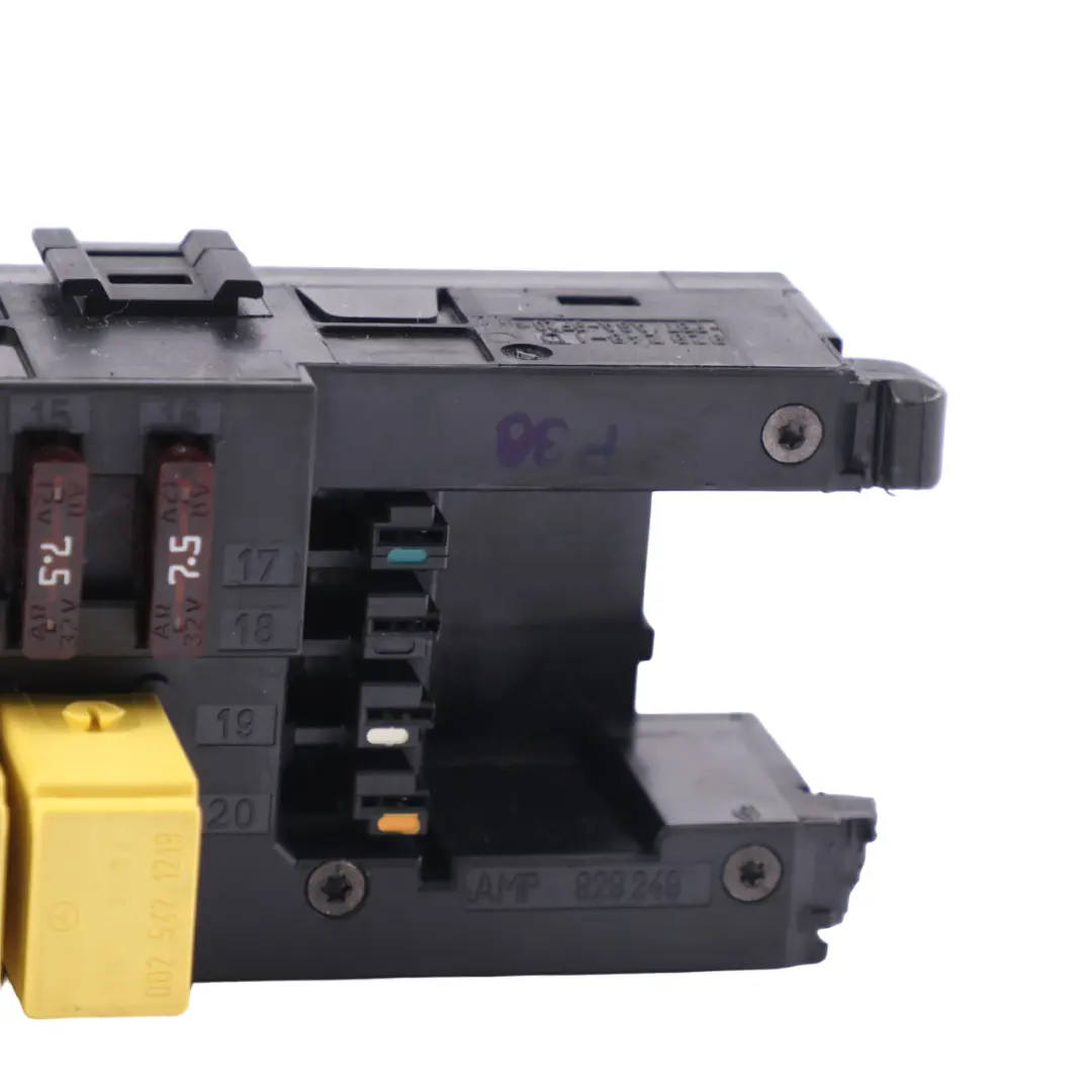 Sicherungskasten SAM Steuermodul Relaisbox für Mercedes A209 mit Teilenummer A2095451701 Mercedes A209 Sicherungskasten SAM Steuermodul Relaisbox - SKU A2095451701 - Teilenummer A2095451701