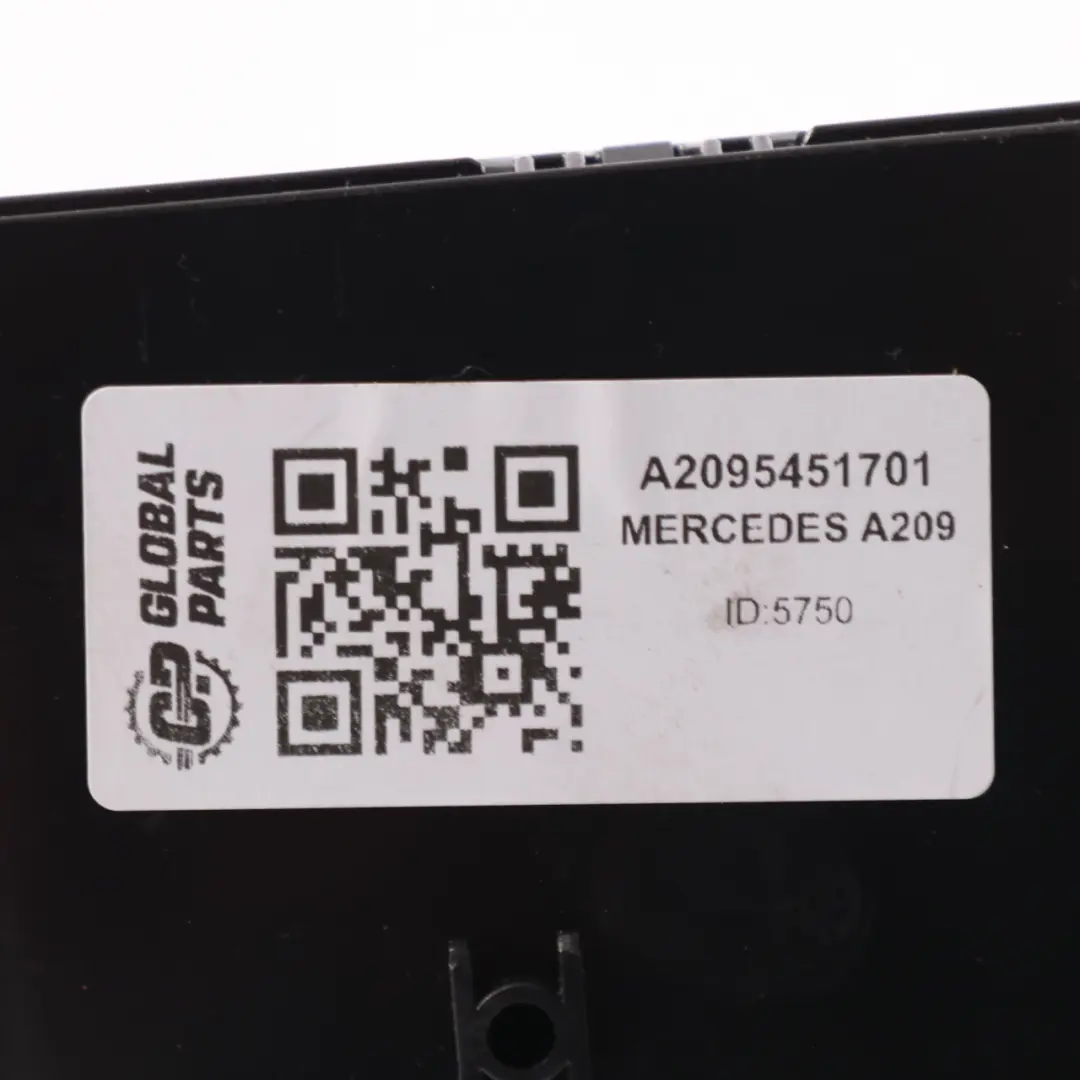 Scatola dei fusibili Modulo di controllo SAM dei relè per Mercedes A209 con numero di parte A2095451701 Mercedes A209 Scatola dei fusibili Modulo di controllo SAM dei relè - SKU A2095451701 - Numero di parte A2095451701