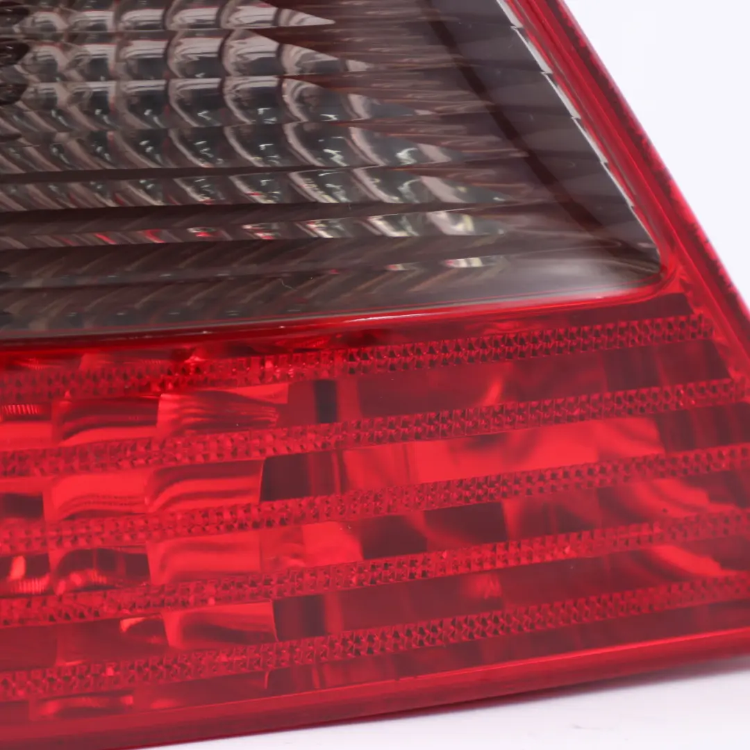 Mercedes CLS C219 Feu arrière gauche Feu arrière Panneau latéral A2198200764 - SKU A2098201564 - Numéro de pièce A2098201564