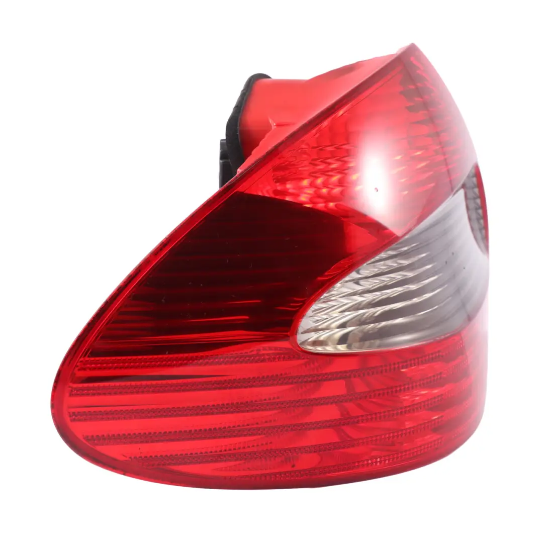 Mercedes CLS C219 Feu arrière gauche Feu arrière Panneau latéral A2198200764 - SKU A2098201564 - Numéro de pièce A2098201564