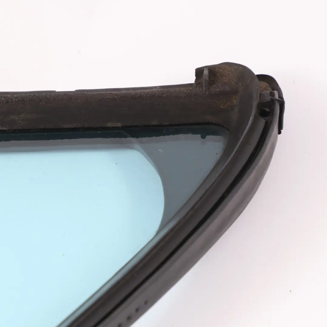 Cristal Ventana Fija Puerta Trasera Derecha Absorbente Calor Azul para Mercedes W210 con número de pieza A2107351009 Mercedes W210 Cristal Ventana Fija Puerta Trasera Derecha Absorbente Calor Azul - SKU A2107351009 - Número de pieza A2107351009