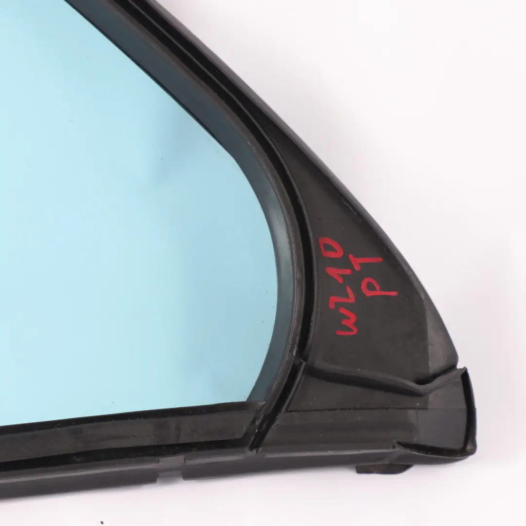 Vetro Porta Fissa Posteriore Destra Assorbimento Calore Blu per Mercedes W210 con numero di parte A2107351009 Mercedes W210 Vetro Porta Fissa Posteriore Destra Assorbimento Calore Blu - SKU A2107351009 - Numero di parte A2107351009