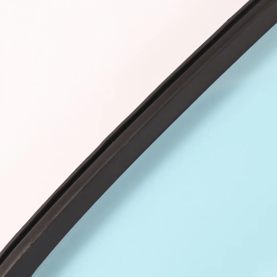 Vitrage Porte Fixe Arrière Droite Bleu absorbant la chaleur pour Mercedes W210 Sedan à propos du numéro de pièce A2107351009 Mercedes W210 Sedan Vitrage Porte Fixe Arrière Droite Bleu absorbant la chaleur - SKU A2107351009 - Numéro de pièce A2107351009