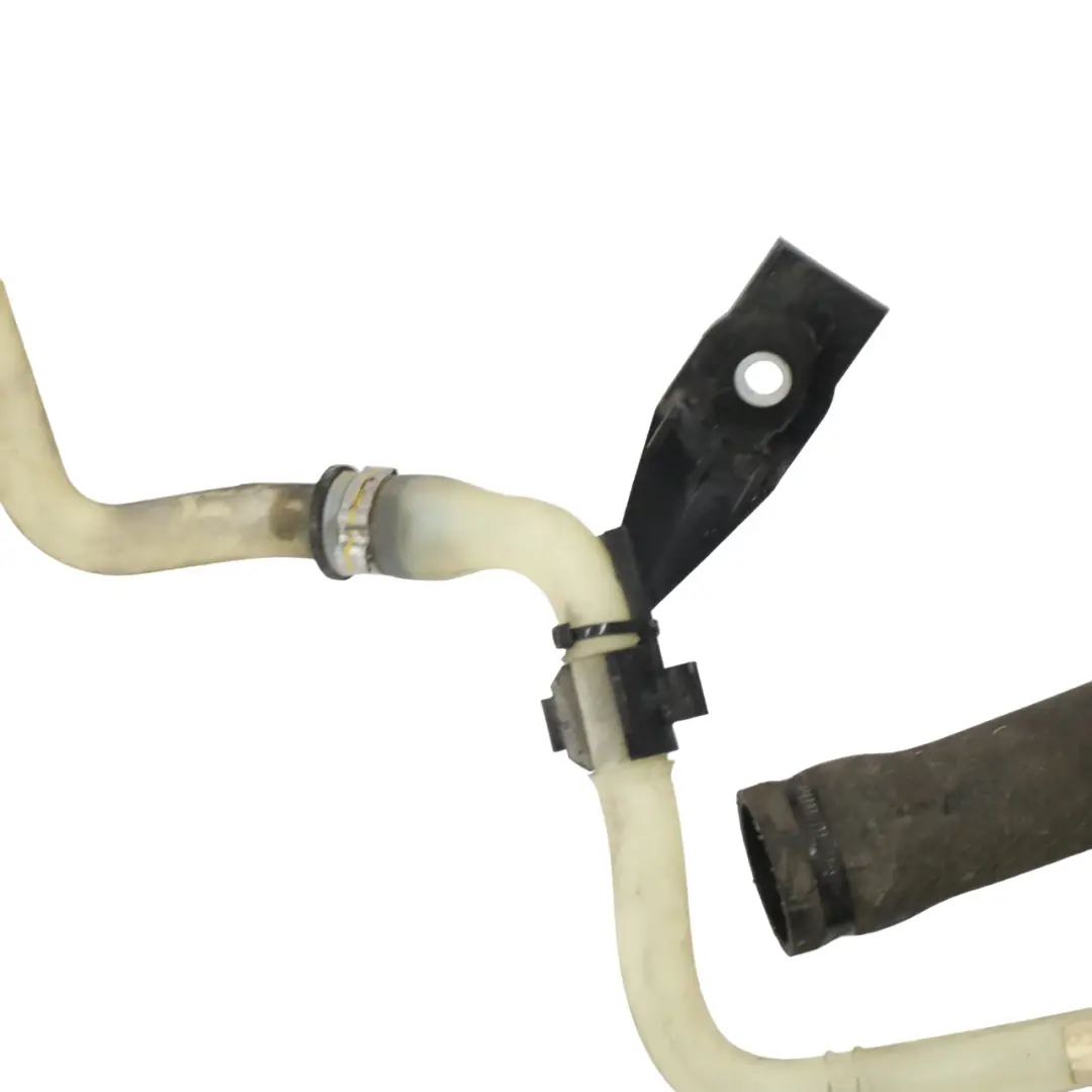 Mercedes W211 Tuyau de remplissage du réservoir de carburant diesel - SKU A2114703720-2 - Numéro de pièce A2114703720