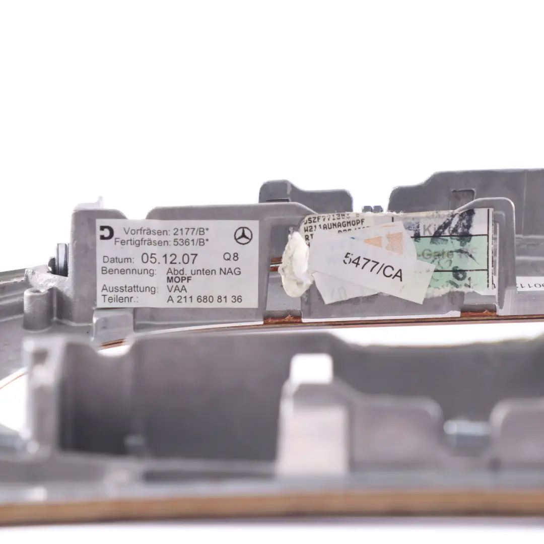 Osłona Konsoli Ramka Dźwigni Zmiany Biegów Auto do Mercedes W211 o numerze A2116808136 Mercedes W211 Osłona Konsoli Ramka Dźwigni Zmiany Biegów Auto - SKU A2116808136-1 - Numer Części A2116808136