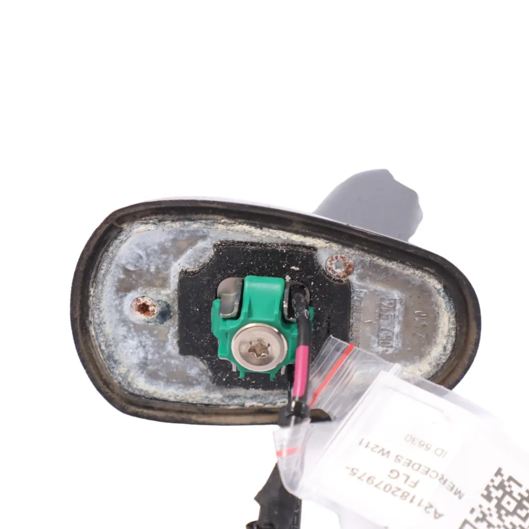Antenna da tetto Mercedes W211 CLS C219 Antenna Shark Flint 368 per con numero di parte A2118207975 Antenna da tetto Mercedes W211 CLS C219 Antenna Shark Flint 368 - SKU A2118207975-FLG - Numero di parte A2118207975