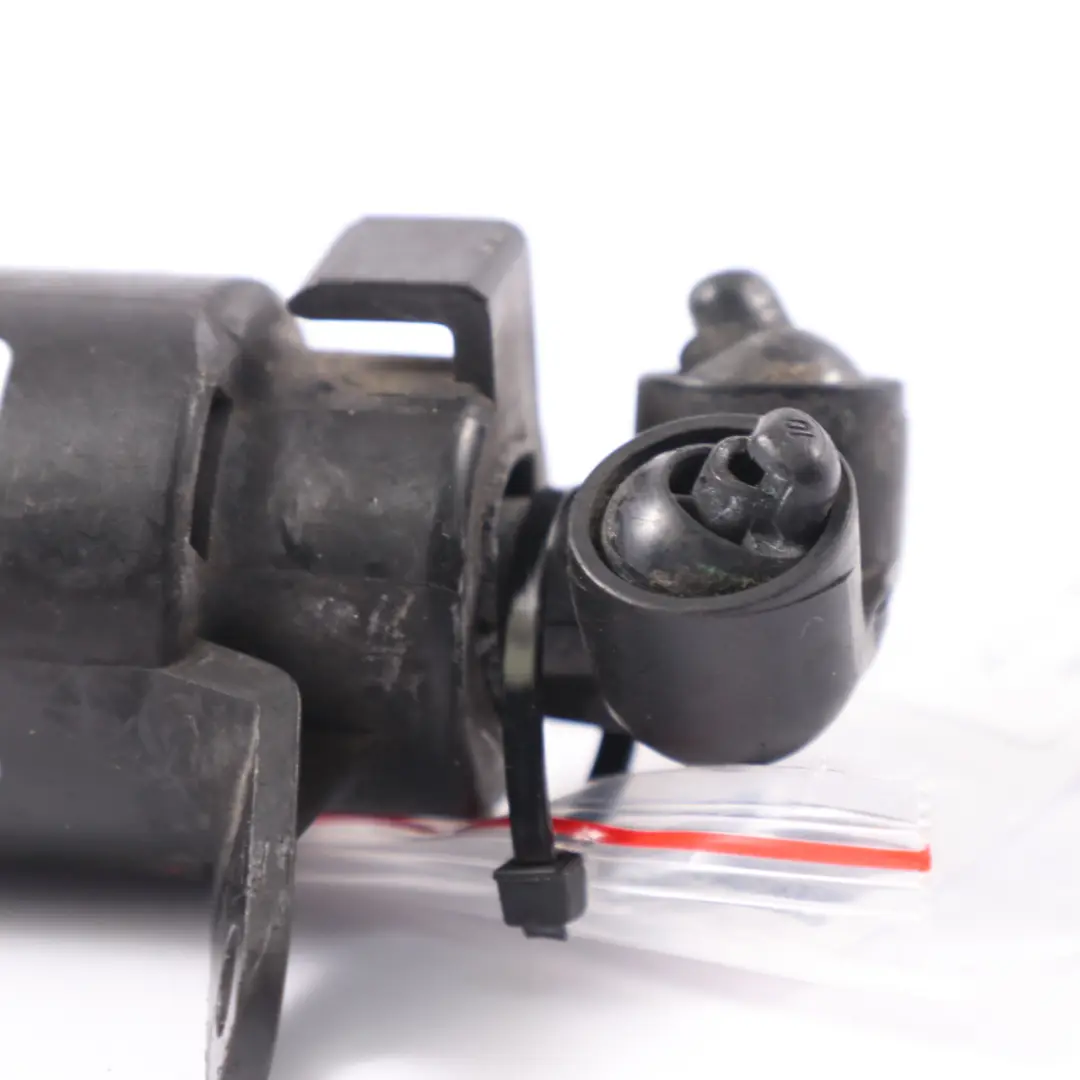 Scheinwerferwaschanlage Jet Sprühdüse rechts für Mercedes W221 mit Teilenummer A2118601647 Mercedes W221 Scheinwerferwaschanlage Jet Sprühdüse rechts - SKU A2118601647 - Teilenummer A2118601647